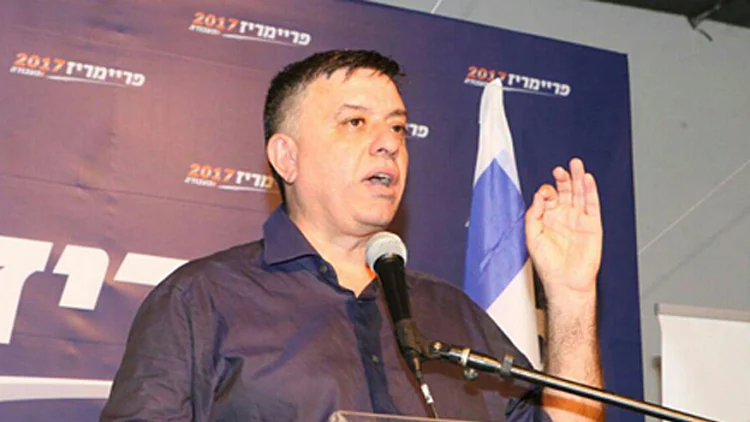 גבאי בנאומו, אמש