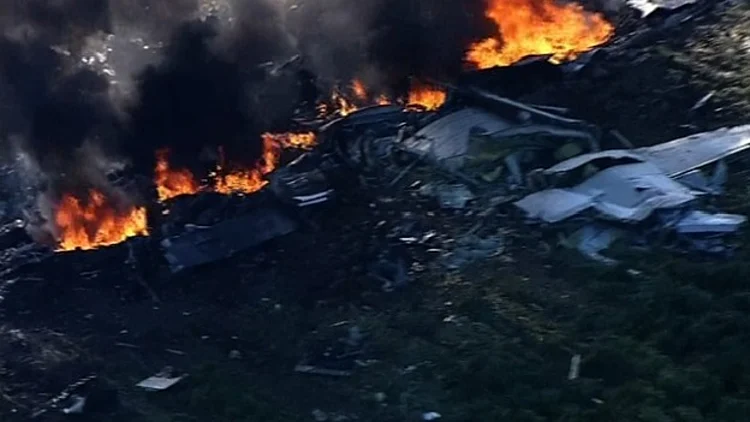 16 בני אדם נהרגו בהתרסקות