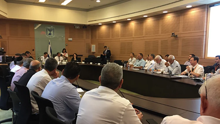 הדיון בוועדה