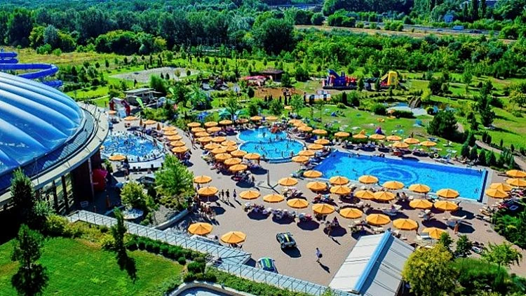 מלון שכולו פארק מים