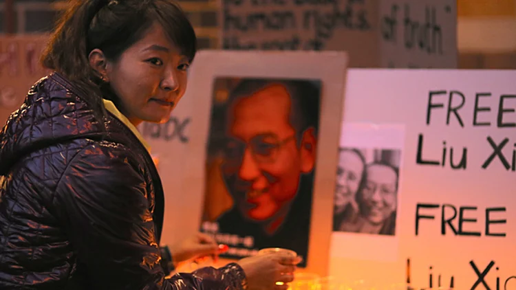 זוכה הנובל שהתנגד למשטר בסין מת | חדשות 13