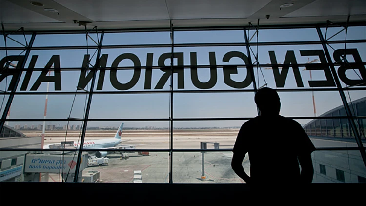 "לקחו את הנייד בגלל שאני ערבי" | חדשות 13