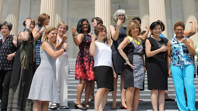 חברות הקונגרס בידיים חשופות (CNN)