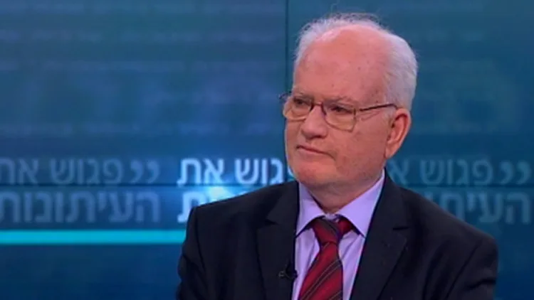 מעיד בפרשת הצוללות. עמוס גלעד (חדשות 2)