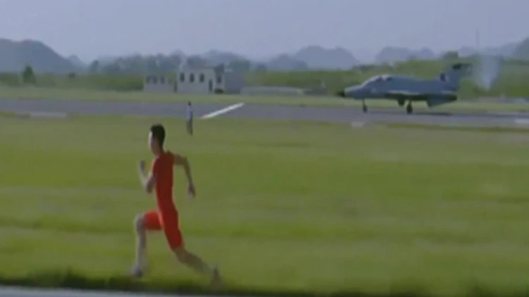 אצן נגד מטוס קרב