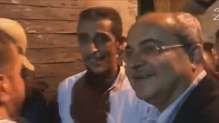 בניגוד לאיסור על הח"כים