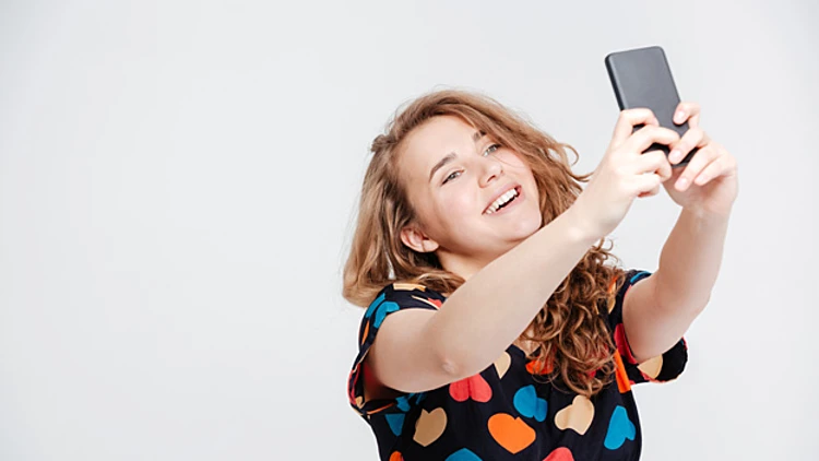 חייכו, אתם מכורים: הישראלים לא מפסיקים לצלם | חדשות 13