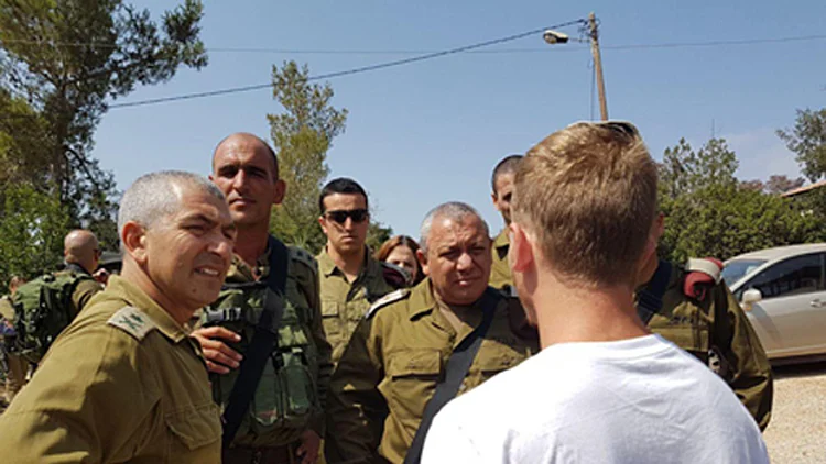 הרמטכ"ל וסמל ע'
