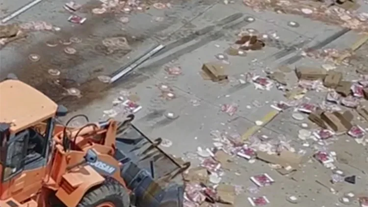 צפו: איך הגיעו אלף פיצות לכביש הראשי? | חדשות 13