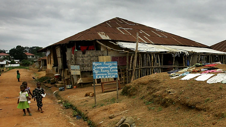 סיירה לאון: 300 נהרגו במפולת בוץ | חדשות 13