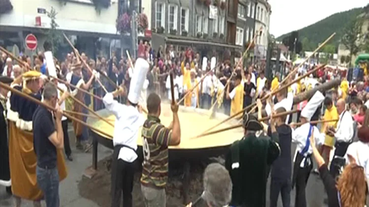 בוקר טוב עולם: כמה ביצים לחביתה הגדולה בעולם? | חדשות 13