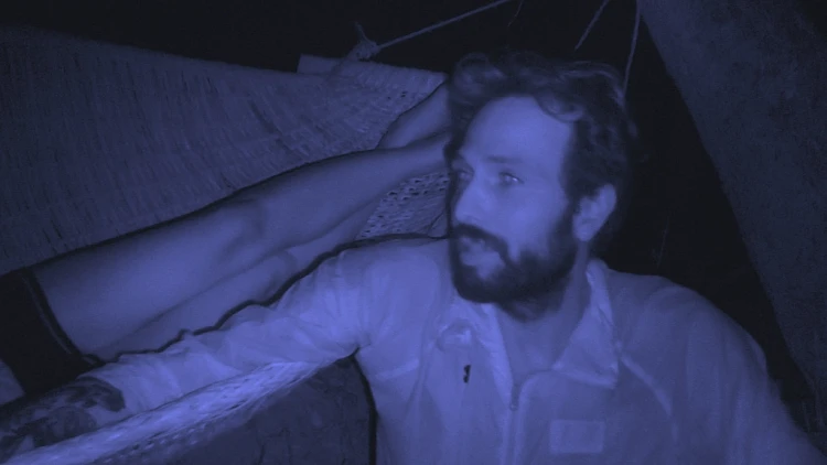 יוסי מערער את ענבר רגע לפני מועצת השבט