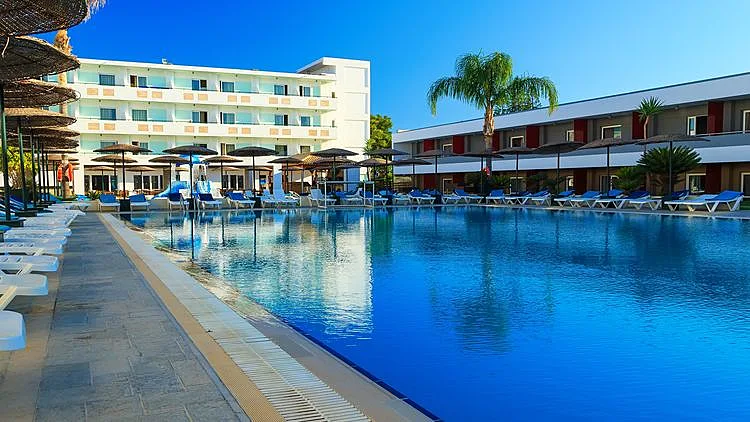  רק 450 דולר לארבעה ימים ברודוס כולל טיסות ומלון