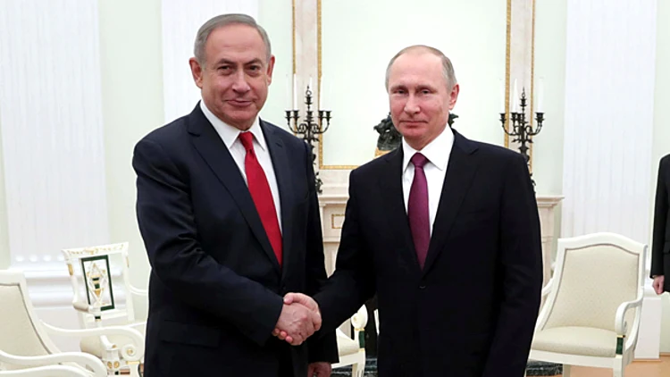 ראש הממשלה נתניהו פרסם הודעה לקראת טיסתו מחר לרוסיה ופגישתו עם הנשיא ולדימיר פוטין. לנתניהו יצטרפו ראש המוסד יוסי כהן וראש המועצה לביטחון לאומי. נתניהו צפוי להציג בפני הנשיא הרוסי את חששותיו מפני ההתבססות האירנית בסוריה