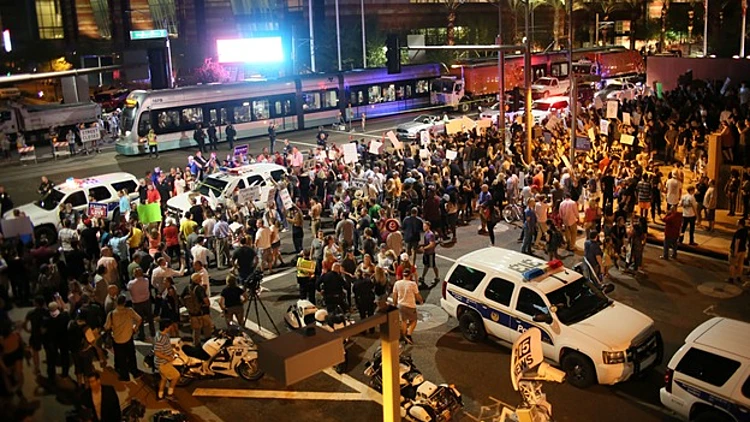 עימותים עם השוטרים מחוץ לנאום טראמפ