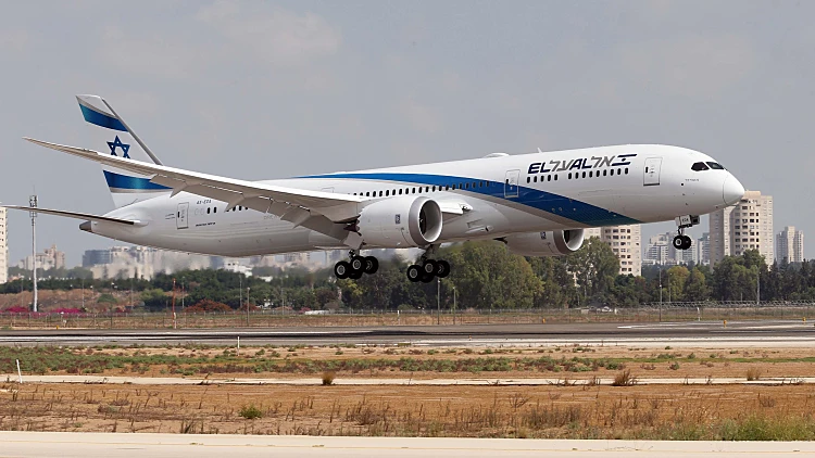 הצצה למטוס הדרימליינר החדש שנחת בישראל | רשת 13