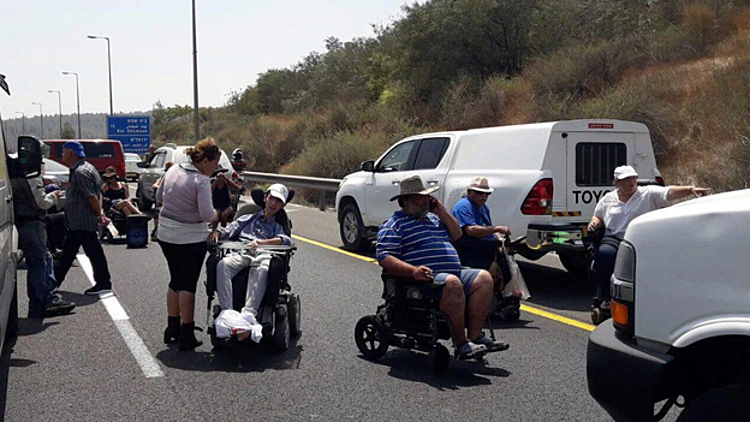 החסימה בכביש 1 (ארי דמוך)