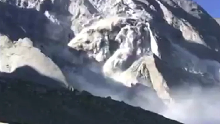 תיעוד: מפולת כיסתה עיירה בשווייץ | חדשות 13