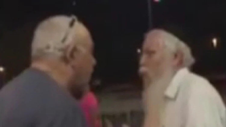 מדוע תקפו מפגינים בפ"ת אדם חרדי? | חדשות 13