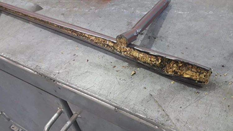 2 טון טבק במקלות מטאטא (רשות המסים)