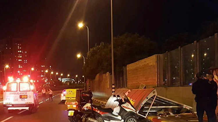 פצועה בינוני בקריסת תחנת אוטובוס | חדשות 13