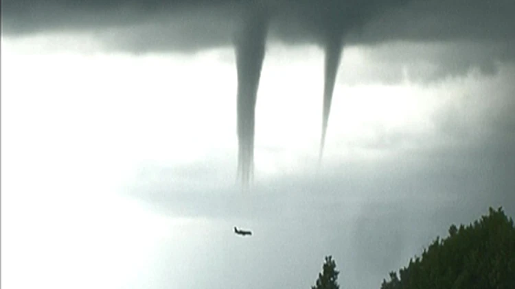 בוקר טוב עולם: נד מים מרהיב הפתיע את הרוסים | חדשות 13