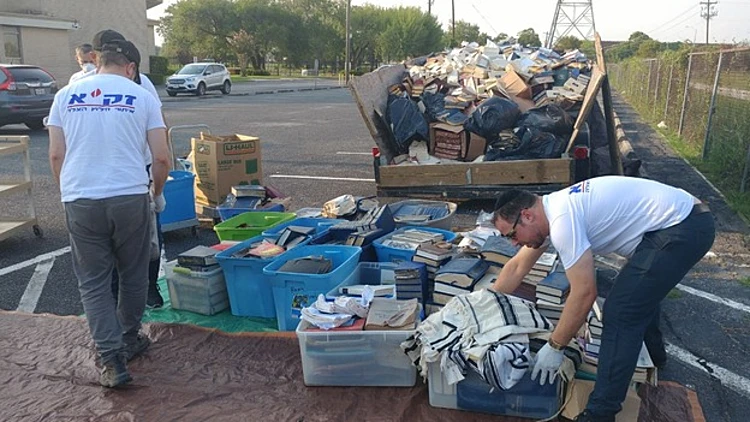 "מים בגובה מטר בבית הכנסת" | חדשות 13