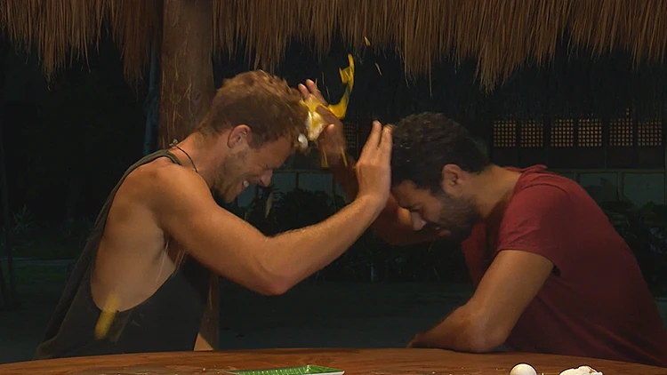 וילת המושבעים: עונה 2, פרק 11: מלחמת ביצים