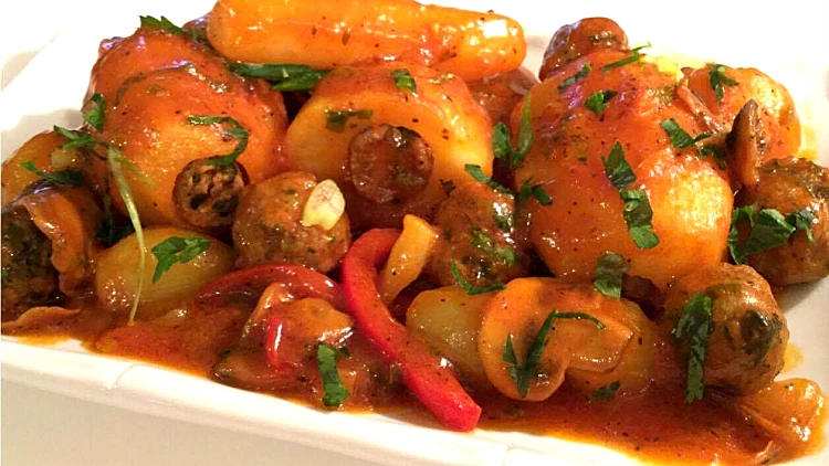 תפוחי אדמה במילוי בשר טחון ברוטב עגבניות משגע | רשת 13