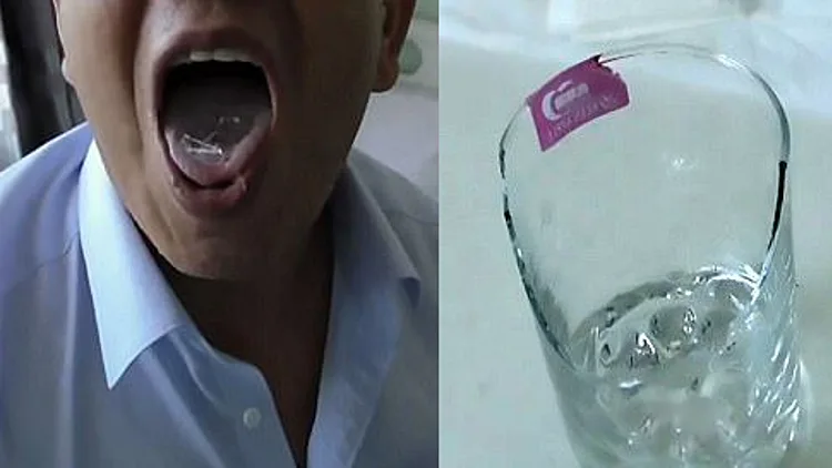 קשיש סיני אוכל כוסות זכוכית כבר 39 שנה