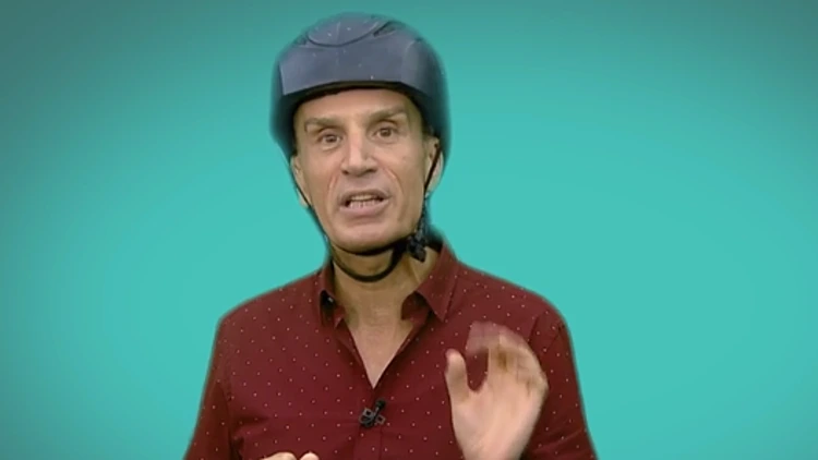 מי ינדב את הילד שלו לעוף דרך השמשה הקדמית?