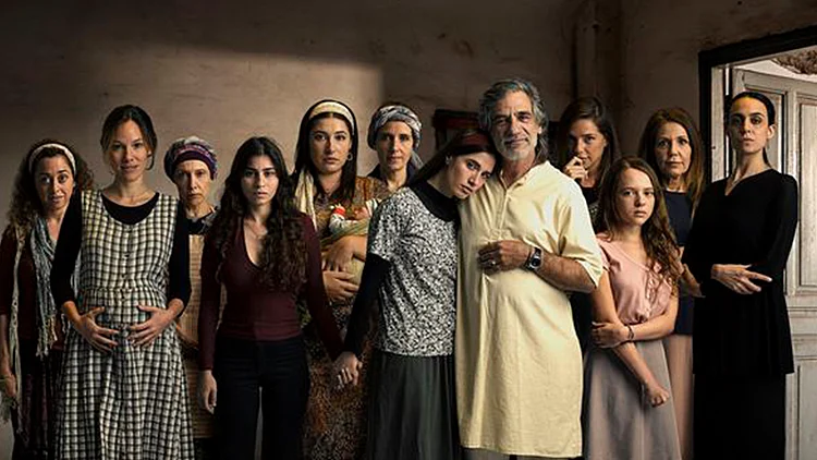 הרמון | מותחן פסיכולוגי על אב משפחה מניפולטיבי החי בפוליגמיה