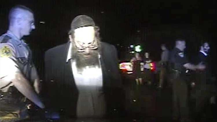 כך נעצרו רב מניו יורק ובנו