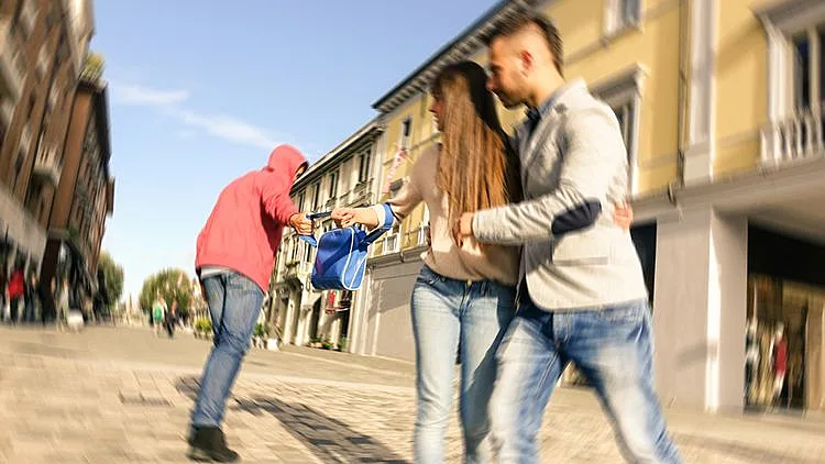 ראו הוזהרתם: מלכודות התיירים הכי נפוצות בעולם | רשת 13