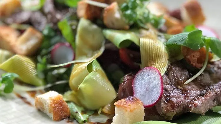 פילה בקר על הפלנצ'ה עם קרטונים ביתיים | רשת 13