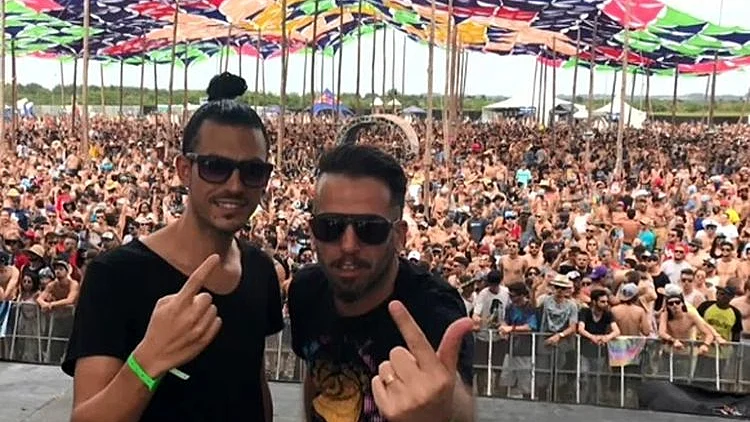 בזמן הופעת הישראלים קרסה הבמה וחברם נהרג