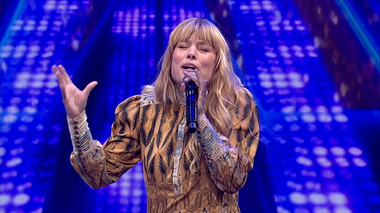 שובה של מלכת השושנים ודו-קרב גורלי 