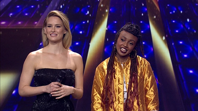 הביצוע המלא של עדן אלנה לשיר "ממך עד אליי"