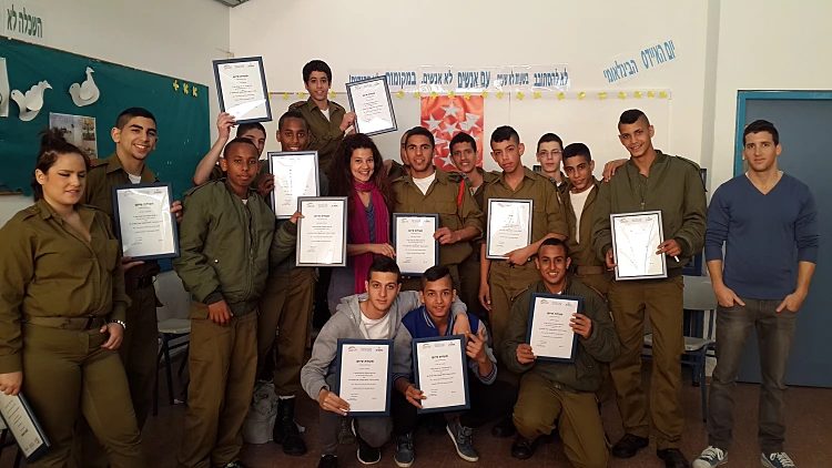 לשבור את מעגל העוני דרך בני הנוער | רשת 13