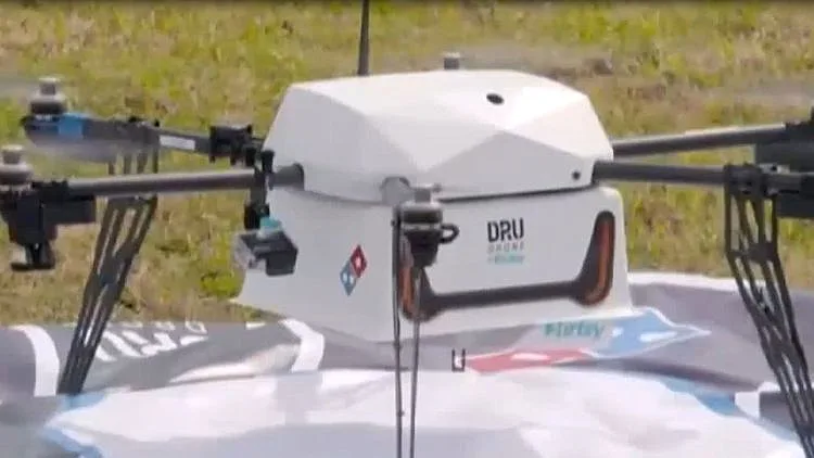 בקרוב בישראל? משלוחי הפיצה באמצעות רחפן מגיעים לארץ| חדשות 13