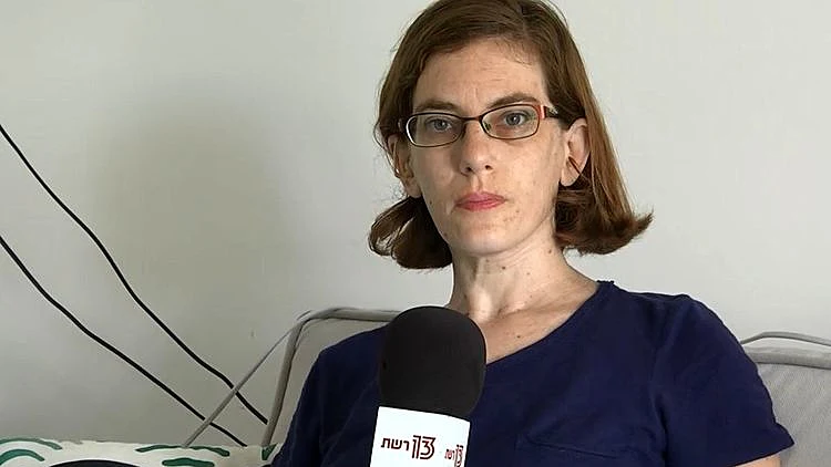 מפגינה בכיכר: "שוטר נתן לי אגרוף כשניסיתי להיכנס לאירוע"
