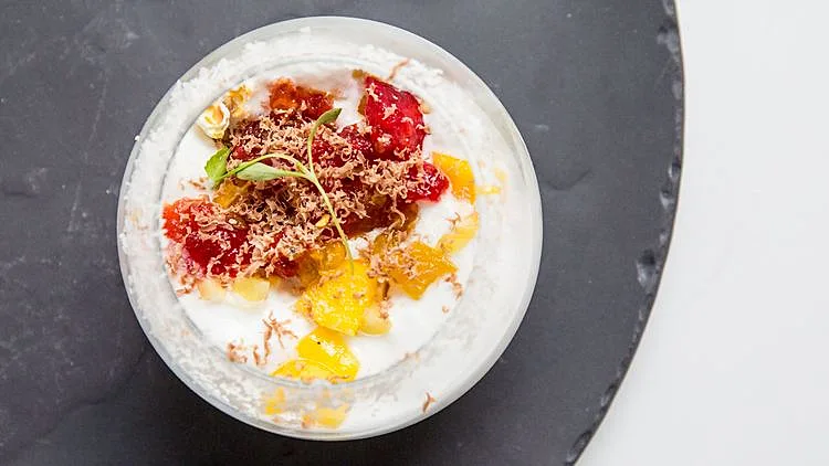 מתכון לקינוח קרם תירס ופירות חתוכים של המתמודד קרלוס סלמון (מתוך משחקי השף, עונה 3, פרק 16, משימת התירס)