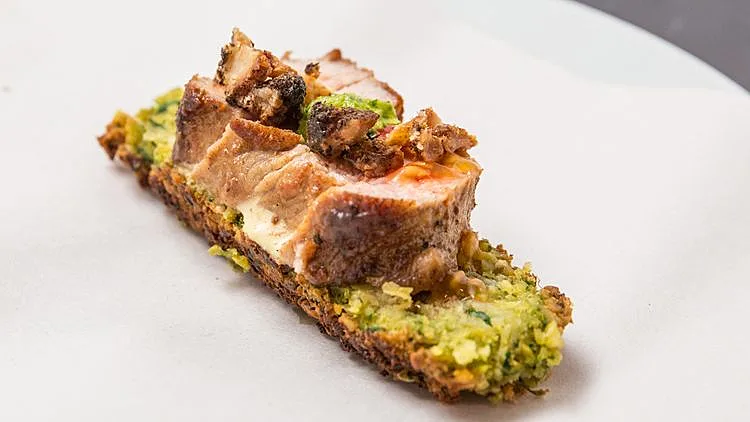 מתכון לסירות פלאפל וצלעות טלה ברוטב טחינה-עמבה של המתמודד דן הולנדר (מתוך משחקי השף, עונה 3, פרק 18)