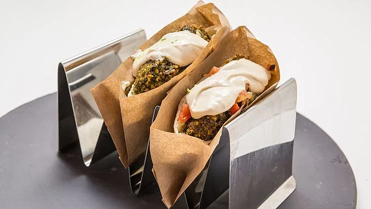 מתכון לפלאפל ברוטב טחינה-יוגורט עם סחוג של המתמודד רועי הלוי (מתוך משחקי השף, עונה 3, פרק 18, משימת הפלאפל)