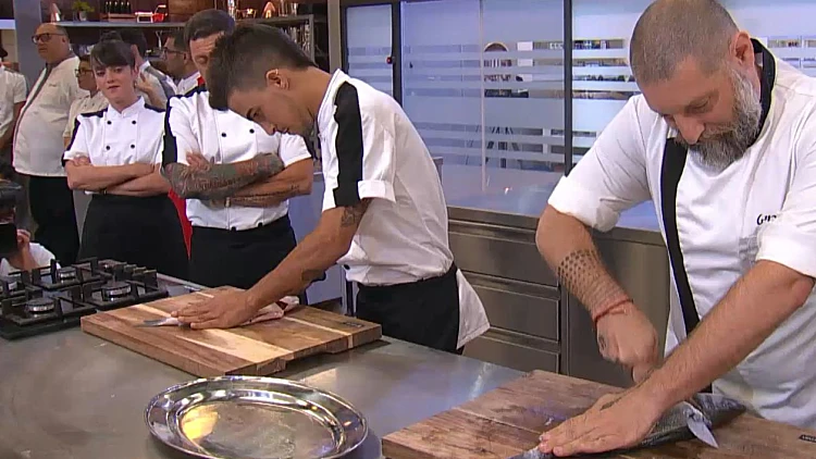 "שף, תלמד", פרק 3: הקרב על הפילוט