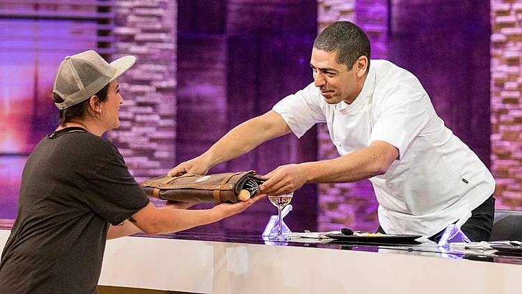 השף יוסי שטרית והמתמודדת עדי סיברובר מתוך משחקי השף קונדיטור פרק 1