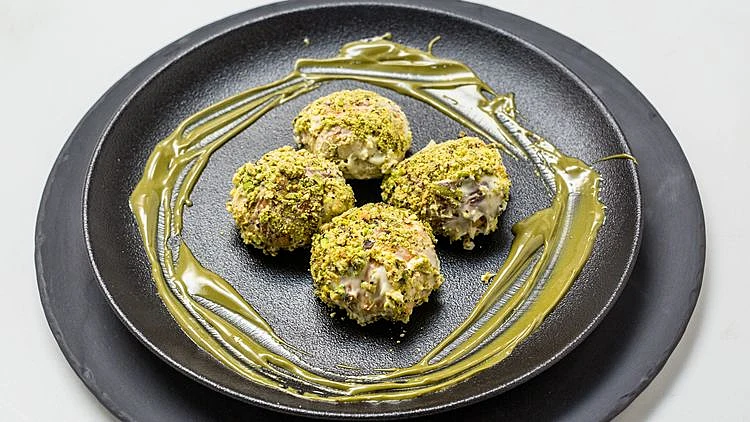 המתכון של סופיה ללחמנייה ממולאת קרם פטיסייר ופיסטוק