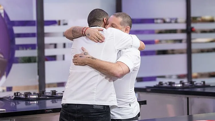 אסף מציל את המנה של יוסי