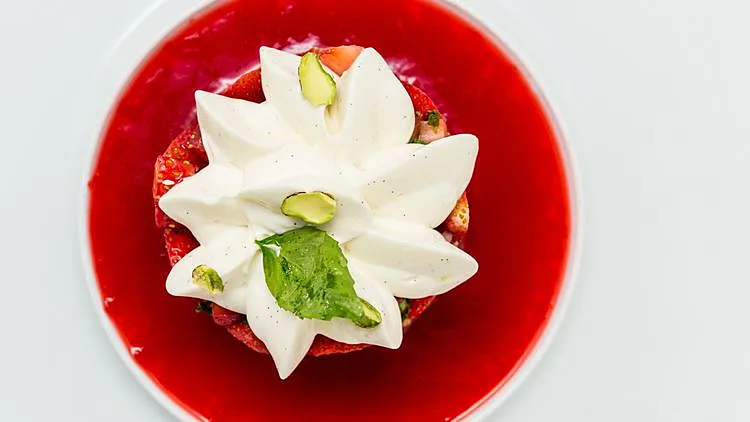 המתכון של עדן אמר למרק תות בזיליקום וקרם וניל