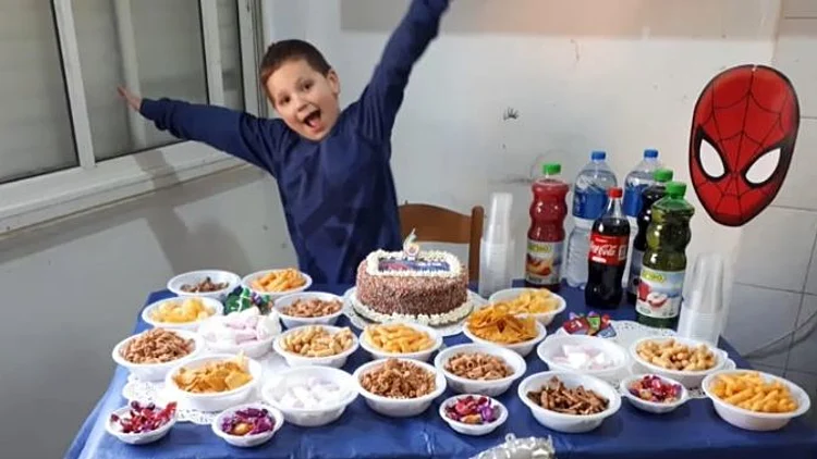 "הלב נשבר": רק ילד אחד ליום ההולדת של שליו, עד שאביו העלה פוסט | חדשות 13